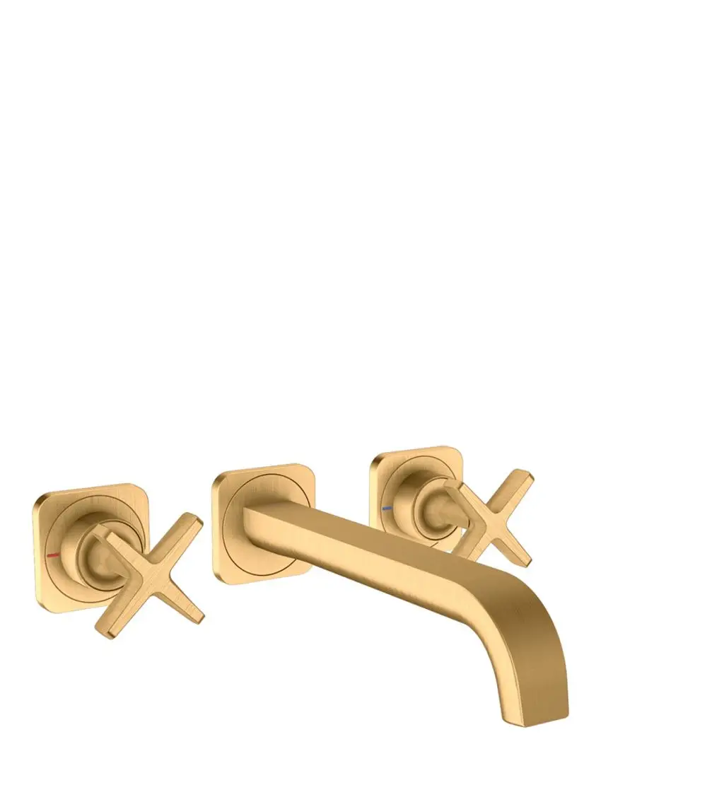 Wandmontierte Waschtischarmatur in Brushed Brass mit zwei Drehgriffen von AXOR. Auslauf in seitlicher Position mit quadratischen Rosetten.